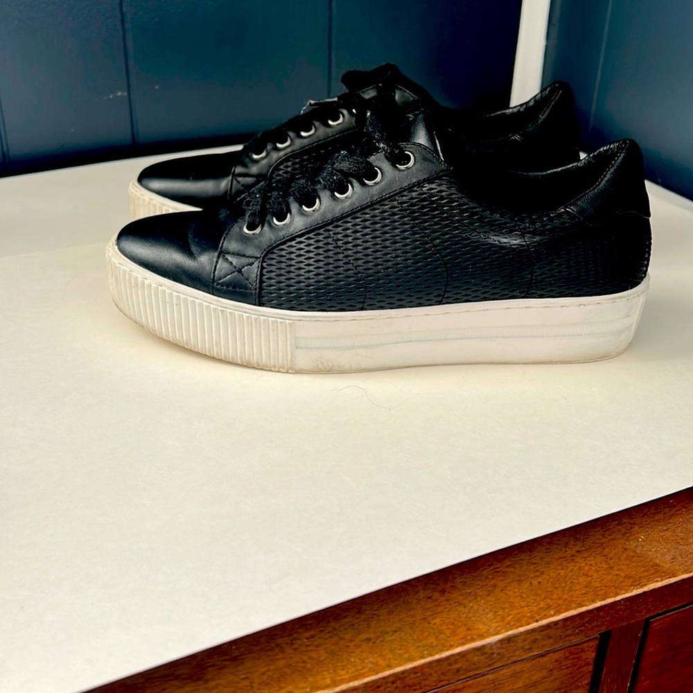 Halogen Ivie Black Leather Lace up Platform Sneakers